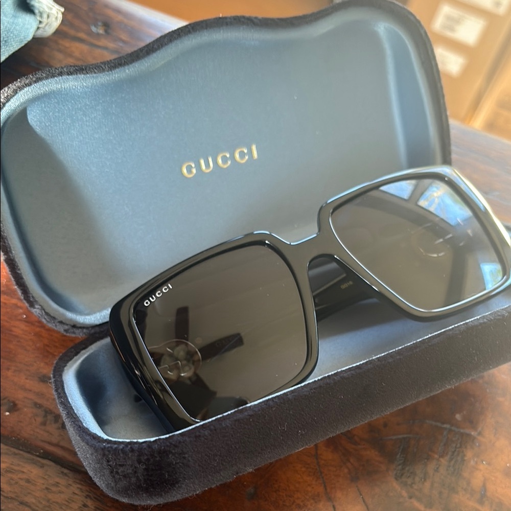 NEW Gucci Sunglasses Black Oversized Sunglasses never worn GG1692S - Picture 6 of 10